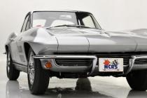 这款原始的1963年Corvette Z06配备了罕见的分体式后窗设计